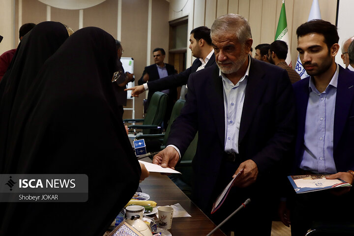 نشست دانشجویان دانشگاه‌های یزد با روسا و نماینده یزد