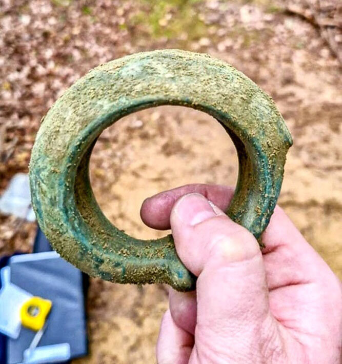 پیدا شدن جواهرات ۲۸۰۰ ساله توسط جویندگان آماتور + عکس