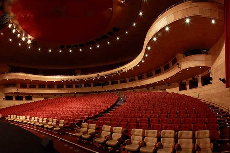 وضعیت سالنهای نمایش تهران مناسب جشنوارههای بزرگ نیست/ ساخت «کاخ جشنوارهها» رویایی که عملی نشد