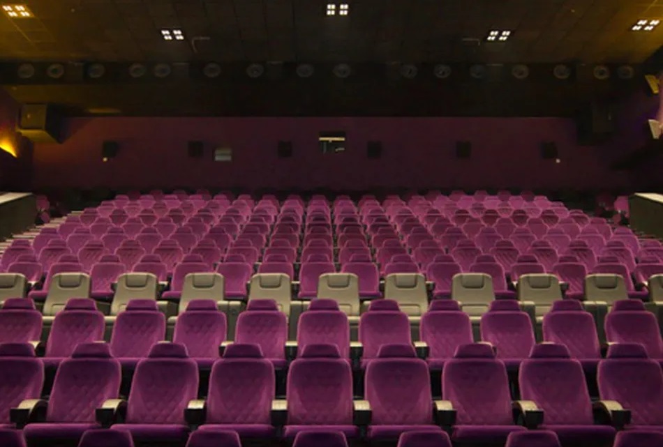 وضعیت سالنهای نمایش تهران مناسب جشنوارههای بزرگ نیست/ ساخت «کاخ جشنوارهها» رویایی که عملی نشد