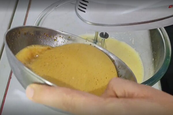 آموزش شیرینی پزی / طرز تهیه کیک رژیمی با شیره انگور، پوک و خوشمزه + عکس مراحل