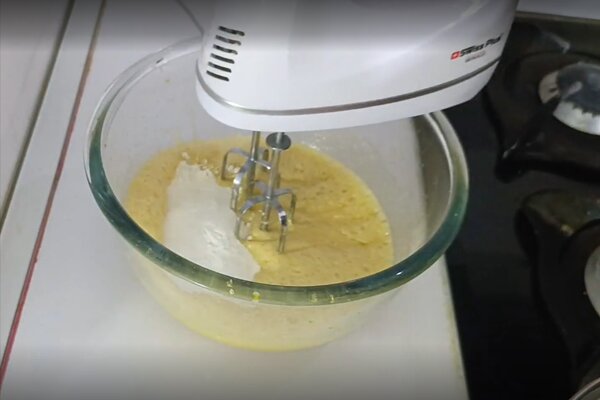 آموزش شیرینی پزی / طرز تهیه کیک رژیمی با شیره انگور، پوک و خوشمزه + عکس مراحل