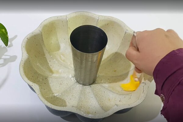 آموزش شیرینی پزی / طرز تهیه کیک رژیمی با شیره انگور، پوک و خوشمزه + عکس مراحل