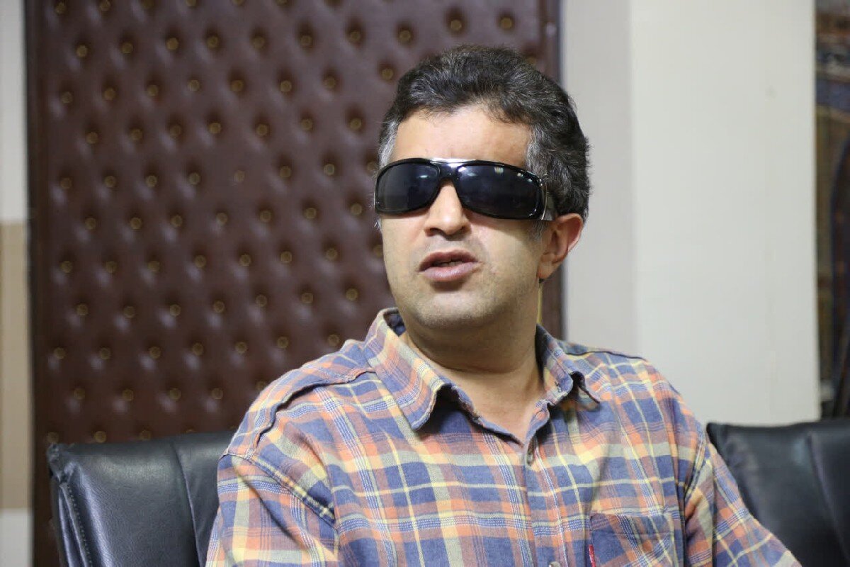 قدردانی از کارمند روشندل دانشگاه آزاد اسلامی واحد کرمانشاه