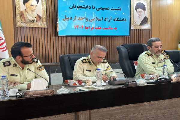 دانشجویان خط مقدم مقابله با جنگ شناختی دشمن هستند