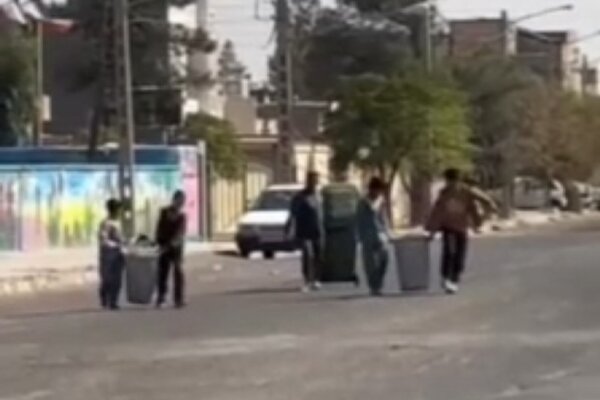 مشارکت داوطلبانه دانش‌آموزان گنابادی در پاکسازی محیط مدرسه حاشیه‌ساز شد