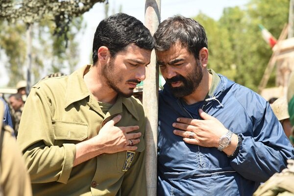 تعداد زیاد هنرور در فیلمهای جنگی، ضریب خطا را بالا میبرد/ «مجنون» ادای دینی به شهدا است تعداد زیاد هنرور در فیلمهای جنگی، ضریب خطا را بالا میبرد/ «مجنون» ادای دینی به شهدا است