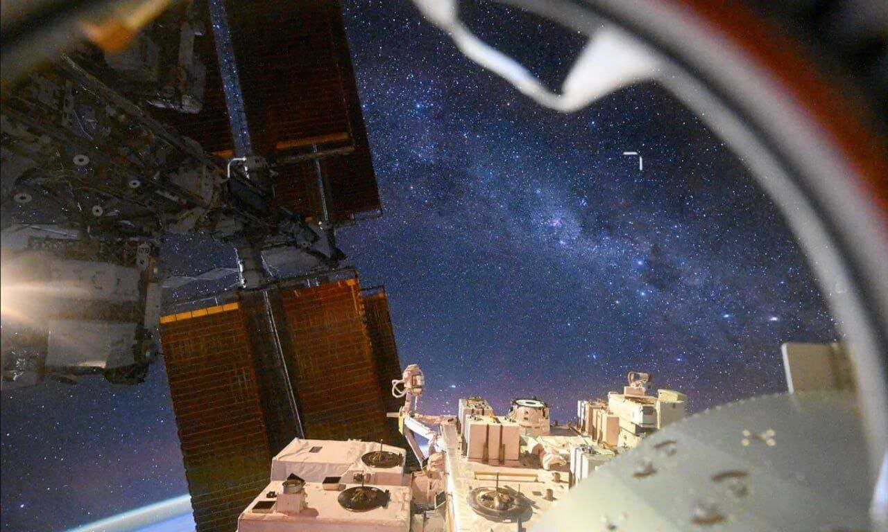 عکس خیرهکننده فضانورد ژاپنی از شفق قطبی