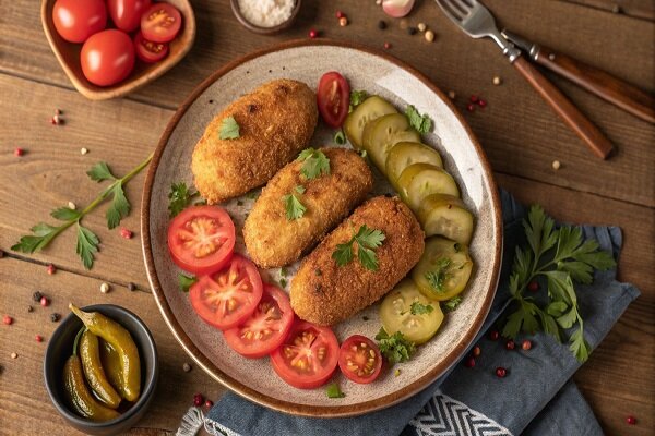 آموزش آشپزی / طرز تهیه کتلت سوسیس؛ ‌غذای سریع و خوشمزه + عکس مراحل