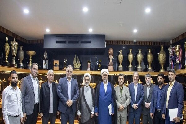 استقبال دبیر شورای انقلاب فرهنگی از اعطای تابعیت به برخی ورزشکاران نخبه