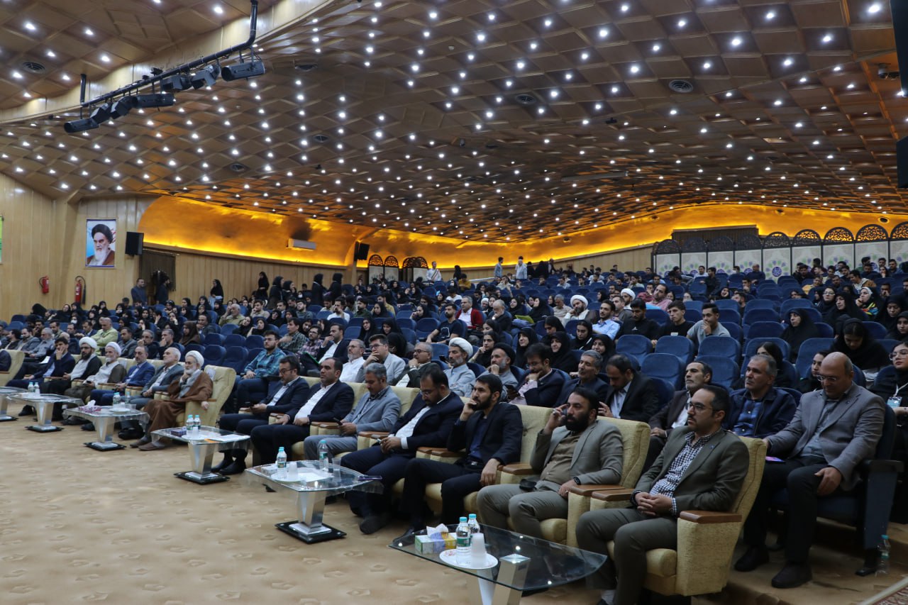 پیش نشست علمی همایش "از حکمرانی غربی تا حکمرانی علوی" در دانشگاه آزاد نجف آباد برگزار شد