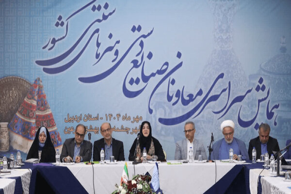 زنجیره تولید تا فروش صنایع دستی بایستی تکمیل شود