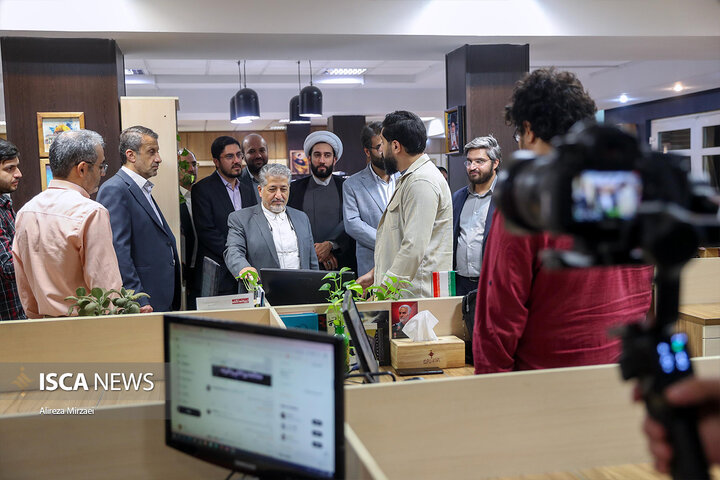 دکتر رنجبر از رسانههای دانشگاه آزاد اسلامی بازدید کرد دکتر رنجبر از رسانههای دانشگاه آزاد اسلامی بازدید کرد
