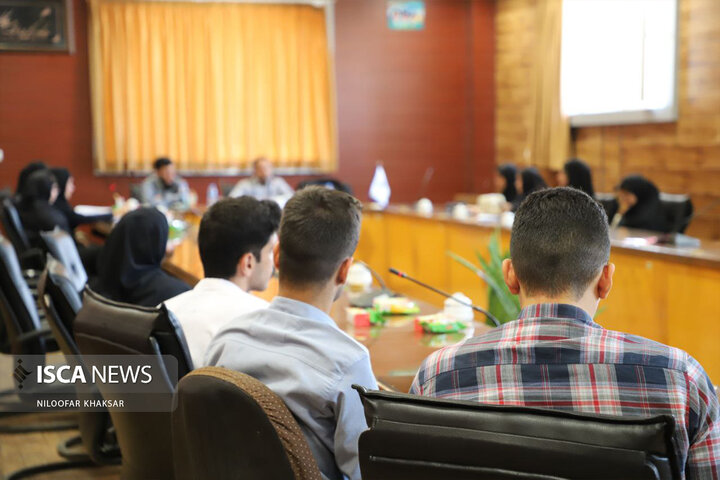 کرسی ازاد اندیشی شیروان