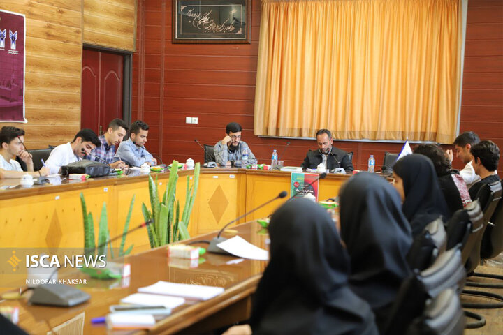 کرسی ازاد اندیشی شیروان