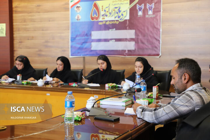 کرسی ازاد اندیشی شیروان