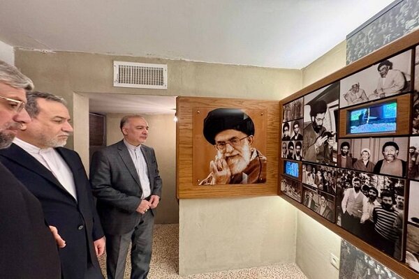 بازدید عراقچی از منزل رهبرانقلاب