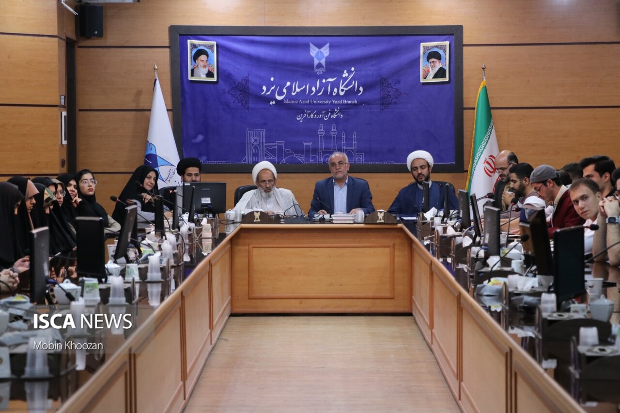 نشست وفاق دانشجویی با هدف هم‌افزایی فرهنگی و همدلی میان فعالان دانشگاه آزاد یزد برگزار شد