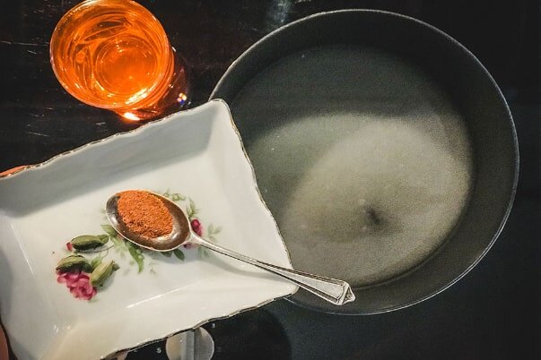 آموزش شیرینی پزی / طرز تهیه حلوای زعفرانی مجلسی