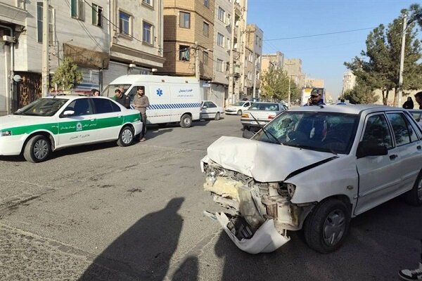 مصدوم شدن ۱۵ نفر در تصادف میان ۳ سرویس مدرسه