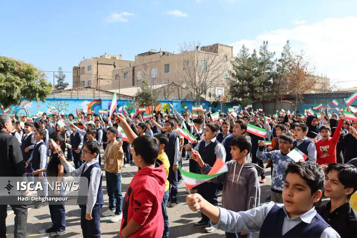 نواختن زنگ استکبار ستیزی و گرامیداشت روز دانش آموز در مدارس سما مشهد