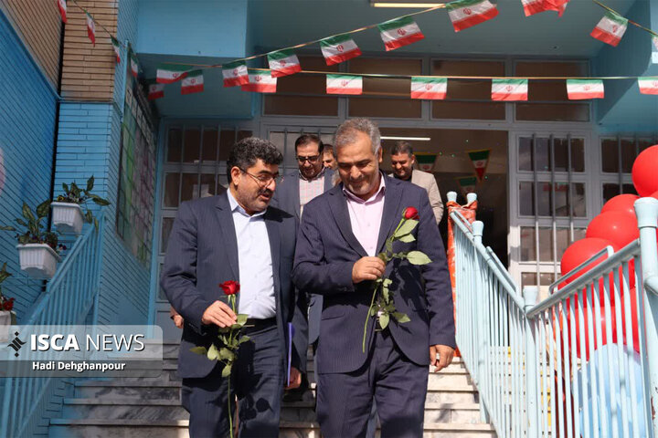 نواختن زنگ استکبار ستیزی و گرامیداشت روز دانش آموز در مدارس سما مشهد