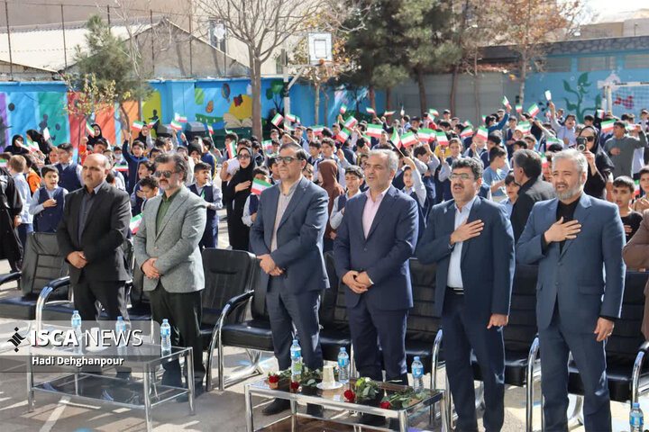نواختن زنگ استکبار ستیزی و گرامیداشت روز دانش آموز در مدارس سما مشهد