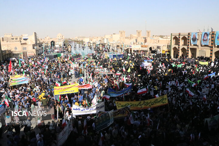 حماسه یوم‌الله ۱۳ آبان در یزد، تجلی وحدت دانش‌آموزان و اقشار مردم در مسیر انقلاب