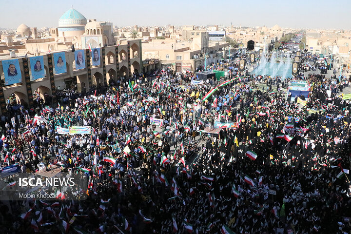 حماسه یوم‌الله ۱۳ آبان در یزد، تجلی وحدت دانش‌آموزان و اقشار مردم در مسیر انقلاب