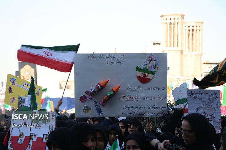 حماسه یوم‌الله ۱۳ آبان در یزد، تجلی وحدت دانش‌آموزان و اقشار مردم در مسیر انقلاب