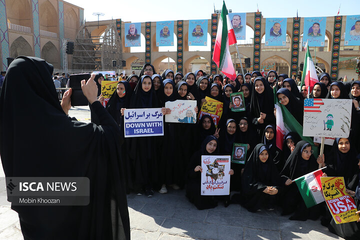 حماسه یوم‌الله ۱۳ آبان در یزد، تجلی وحدت دانش‌آموزان و اقشار مردم در مسیر انقلاب