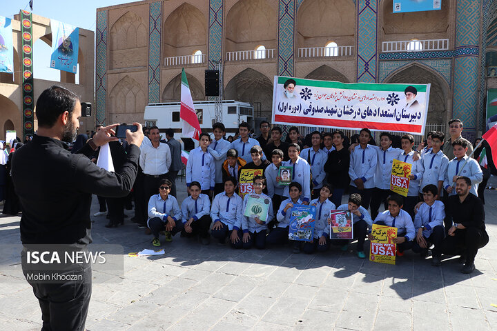 حماسه یوم‌الله ۱۳ آبان در یزد، تجلی وحدت دانش‌آموزان و اقشار مردم در مسیر انقلاب