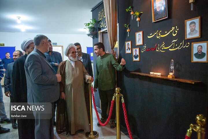 رونمایی از دیوارنگاره یادبود شهید طهرانچی و شهدای دانشگاه آزاد در دفتر ایسکانیوز کرمانشاه