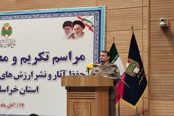 روایت پیروزی‌ها و فداکاری‌های مردم در دفاع مقدس مأموریتی ملی است