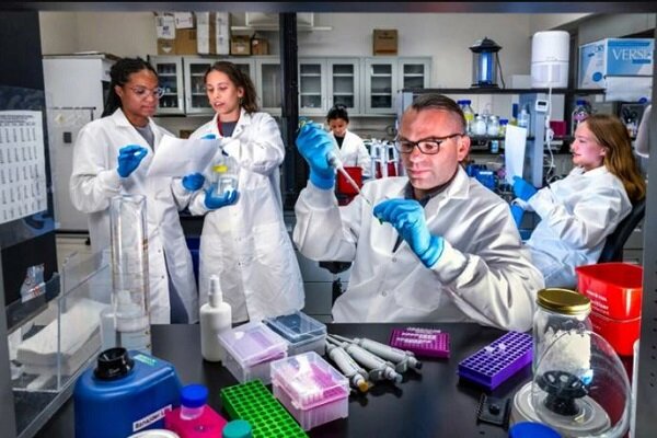 پژوهش در بحران کیفیت / فشار برای چاپ مقاله بیشتر، اما پول و وقت کمتر