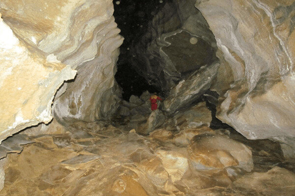 سفری در دل غارهای سنگی کردستان