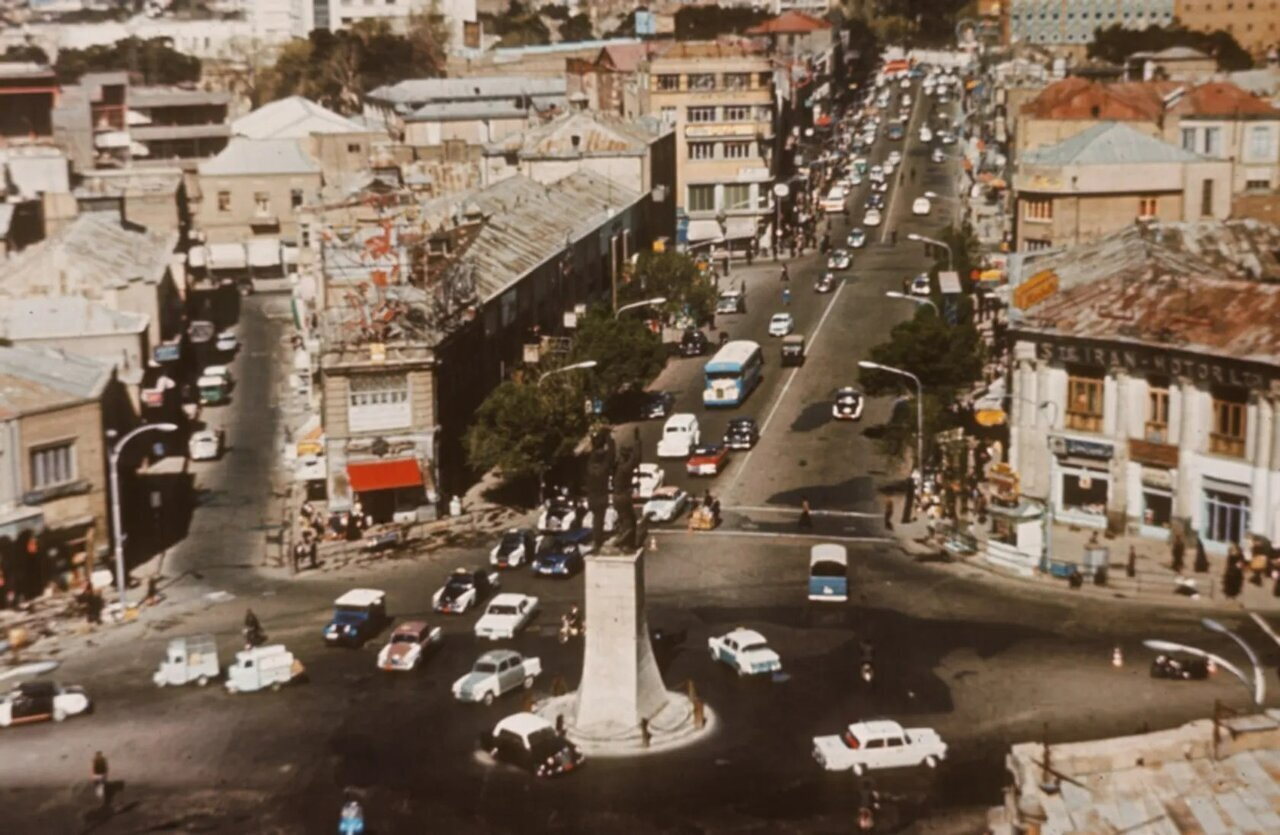 عکس زیرخاکی میدان مخبرالدوله در دهه ۴۰