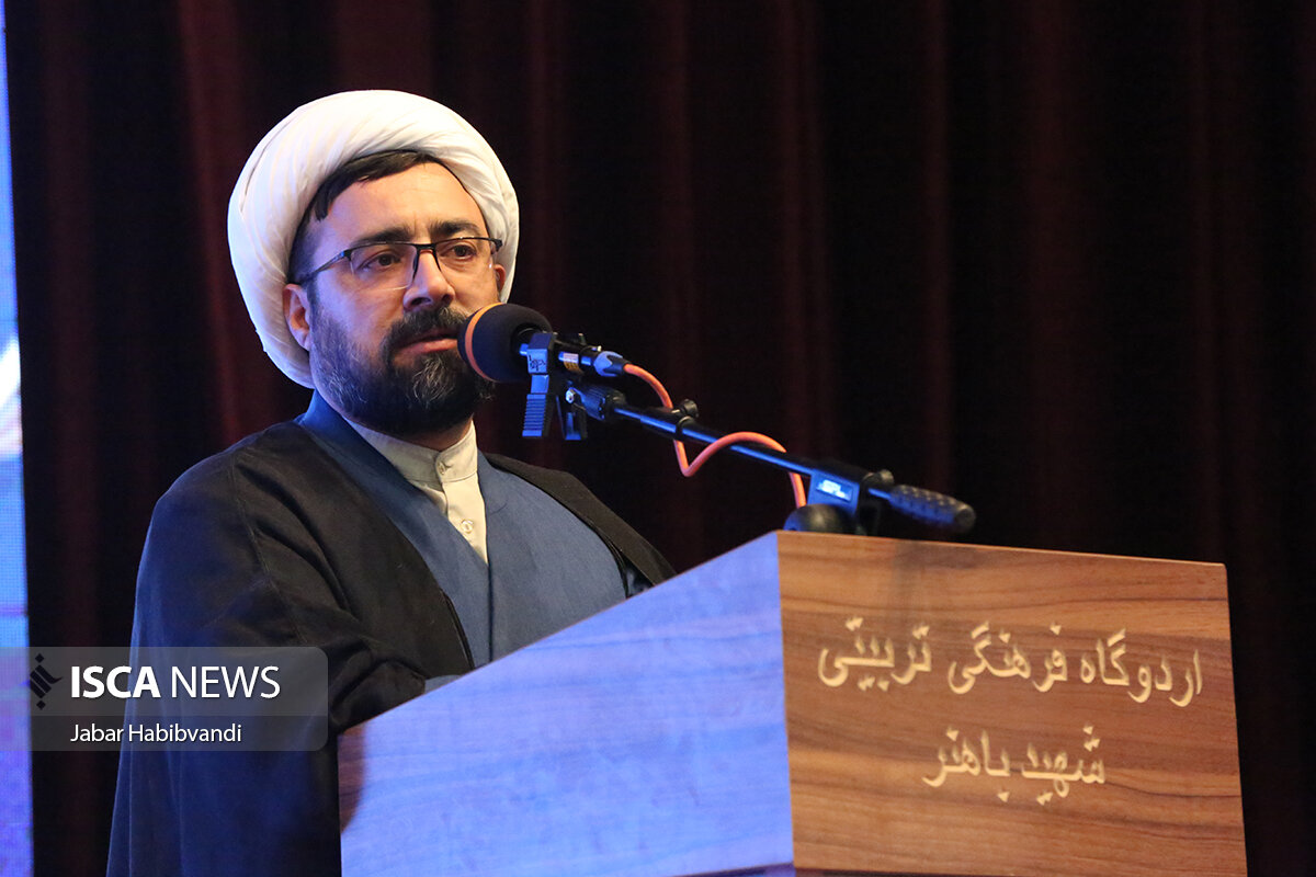 آیین استقبال از نودانشجویان دانشگاه آزاد اسلامی کرمانشاه برگزار شد