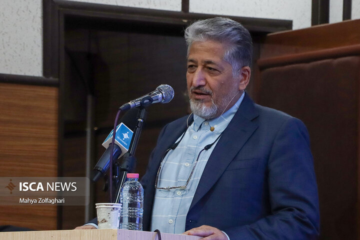 استاد باید جریان معنا را از قلب خود به ذهن دانشجو منتقل کند