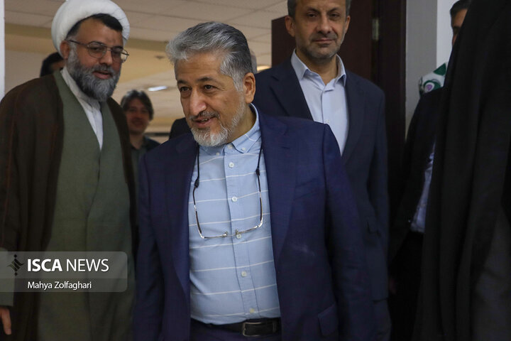 بازدید بیژن رنجبر از دستاورد های علمی و روباتیک دانشگاه آزاد اسلامی واحد یزد