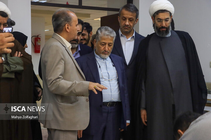 بازدید بیژن رنجبر از دستاورد های علمی و روباتیک دانشگاه آزاد اسلامی واحد یزد