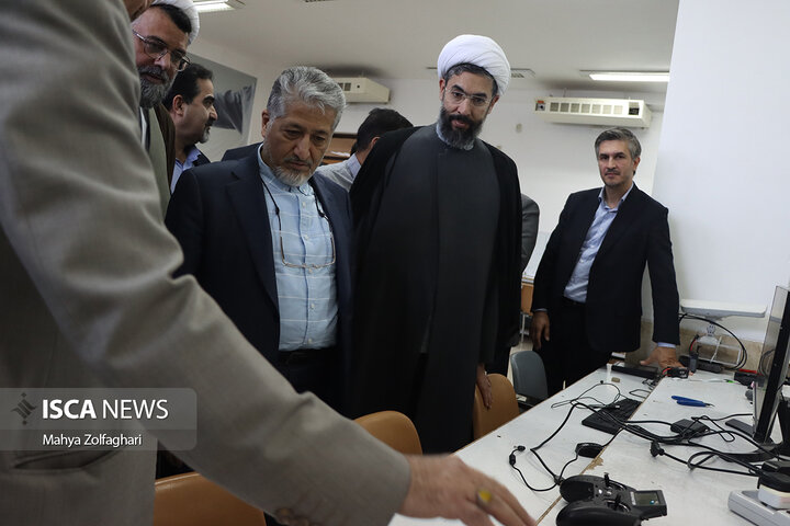 بازدید بیژن رنجبر از دستاورد های علمی و روباتیک دانشگاه آزاد اسلامی واحد یزد
