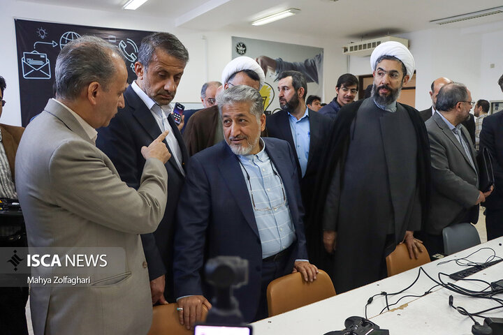 بازدید بیژن رنجبر از دستاورد های علمی و روباتیک دانشگاه آزاد اسلامی واحد یزد