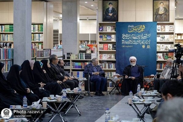 رهبر انقلاب؛ احیاکننده سنت "تقریظ" در ادبیات معاصر