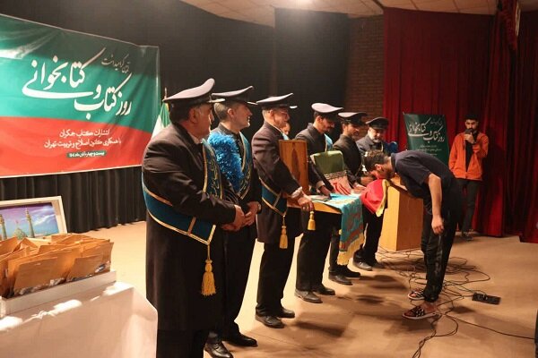 آزادی یک زندانی زیر ۱۸ سال با کمک مخاطبین انتشارات کتاب جمکران آزادی یک زندانی زیر ۱۸ سال با کمک مخاطبین انتشارات کتاب جمکران