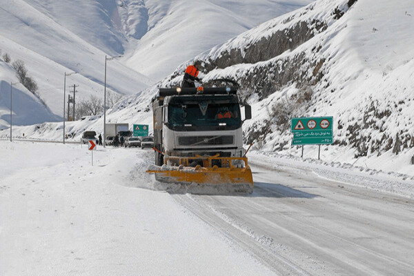 برف و مه غلیظ در محورهای کوهستانی خراسان‌ شمالی آغاز شد