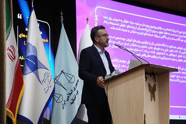 آموزش حقوق و مسئولیت‌های اجتماعی در دانشگاه‌ها ضروری است