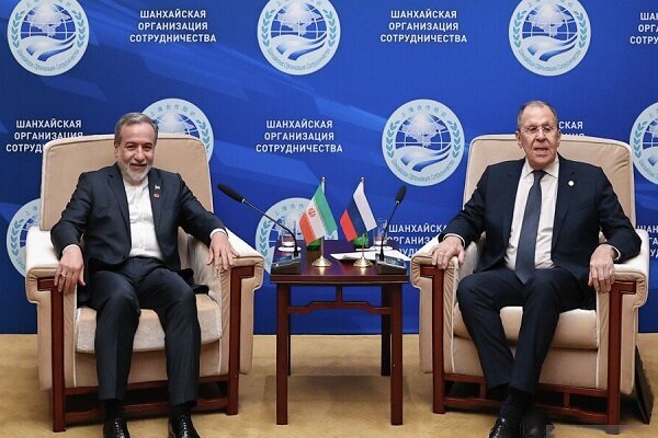 گفتگوی عراقچی و لاوروف در مورد آخرین ابتکارات ایران در خصوص پایان جنگ گفتگوی عراقچی و لاوروف در مورد آخرین ابتکارات ایران در خصوص پایان جنگ