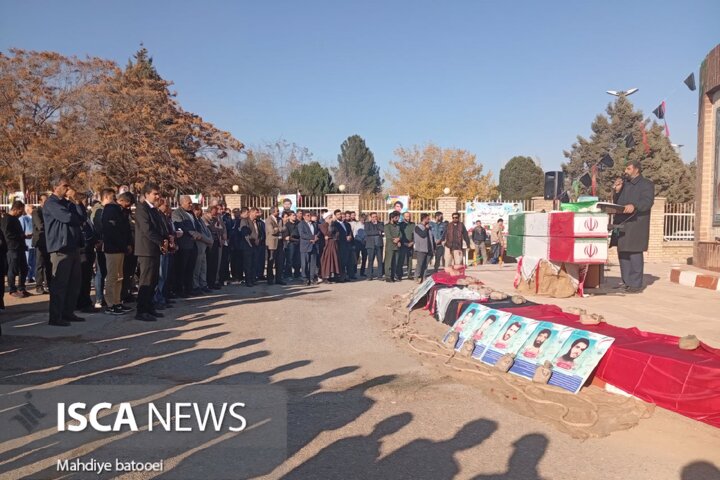 تشییع پیکر دو شهید گمنام در دانشگاه آزاد اسلامی تاکستان برگزار شد