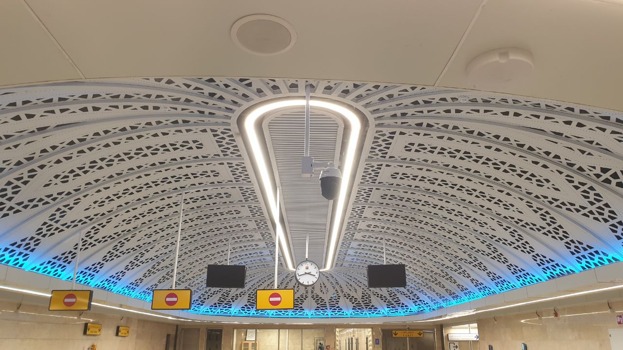 احترام به دین مسیحیت در عناصر و المان‌های ایستگاه متروی «مریم مقدس»